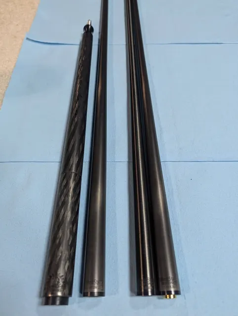Wheat State Cues Gen 5 Pro Rolled Carbon 杆身竖图细节。